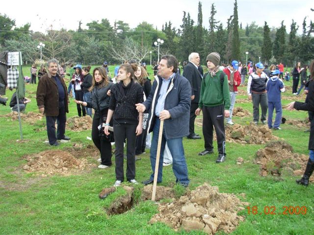 Κατά την διάρκεια δενδροφύτευσης στο Πάρκο Αντώνης Τρίτσης με σχολεία και φορείς του Δήμου
