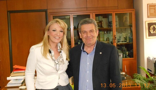 Ο Δήμαρχος Ιλίου με τον πρόεδρο του Εθνικού Κέντρου Κοινωνικής Αλληλεγγύης (Ε.Κ.Κ.Α.) κα. Τάνια Ιακωβίδου