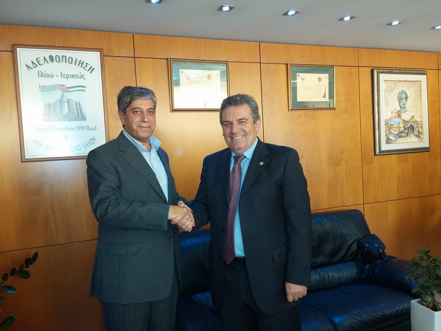 Ο Δήμαρχος Ιλίου Νίκος Ζενέτος και ο Πρέσβης της Παλαιστινιακής Αρχής στην Ελλάδα Marwan Emile Toubassi