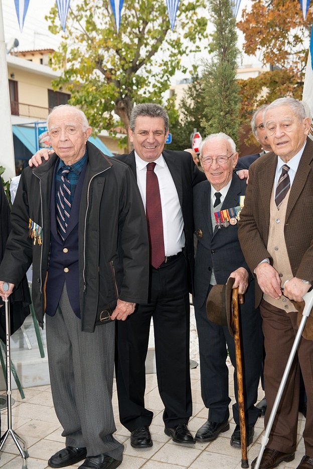 Με τους βετεράνους αγωνιστές του εκστρατευτικού Σώματος  Ρίμινι στο ετήσιο μνημόσυνο στην Πλατεία Ρίμινι.