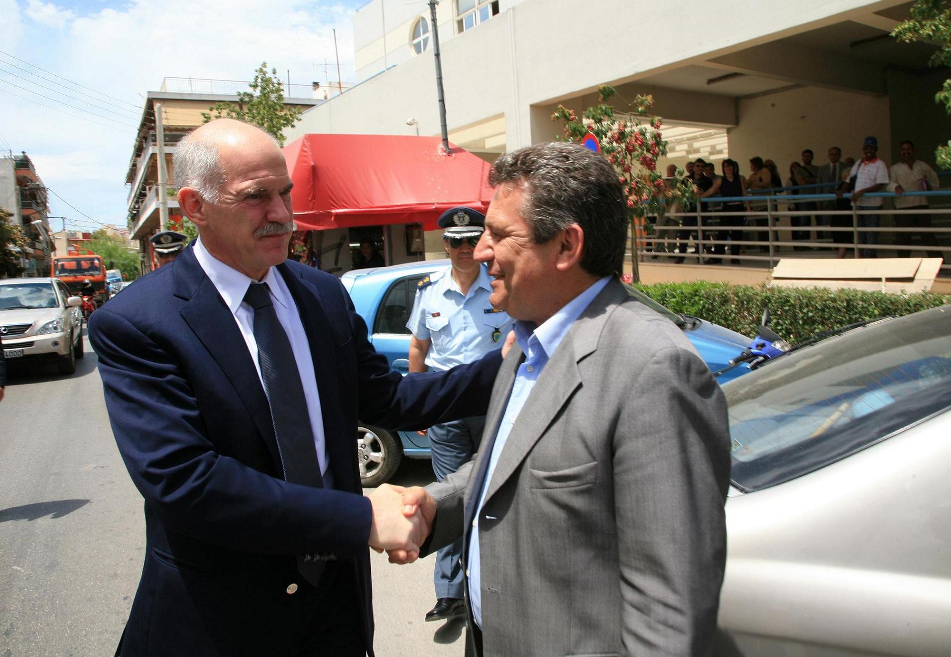 Με τον πρώην Πρωθυπουργό κ. Γ. Παπανδρέου κατά την επίσκεψη του στο ΙΚΑ