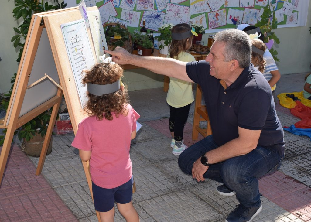 «Γιορτή Τρύγου» στο αστικό δασάκι με τη συμμετοχή παιδιών από τον 12ο Βρεφονηπιακό Σταθμό Δήμου Ιλίου 