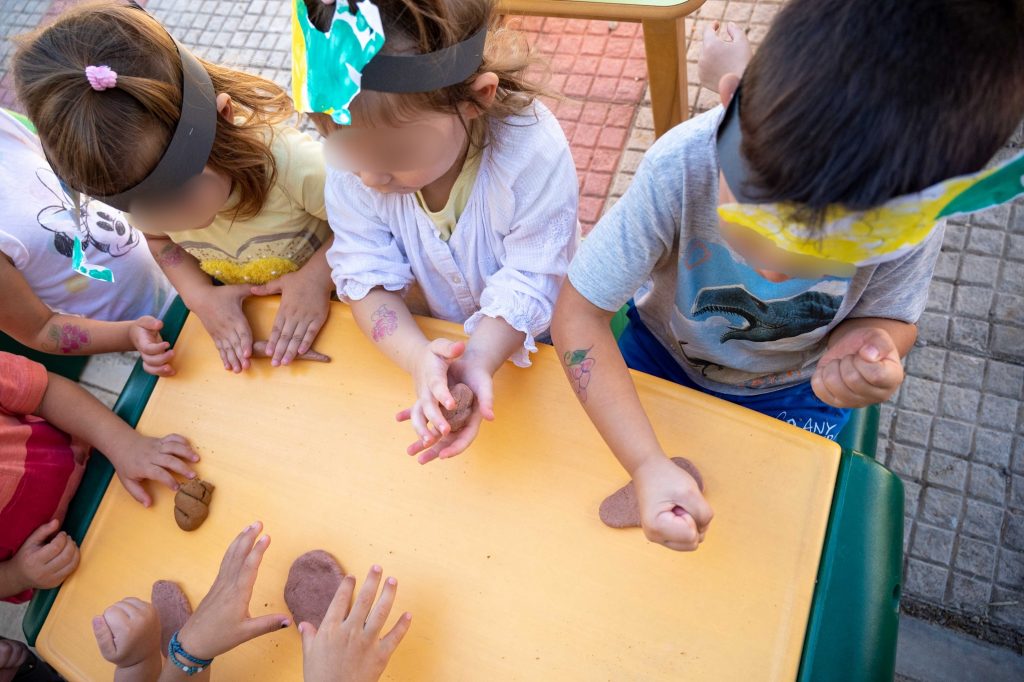 «Γιορτή Τρύγου» στο αστικό δασάκι με τη συμμετοχή παιδιών από τον 12ο Βρεφονηπιακό Σταθμό Δήμου Ιλίου 