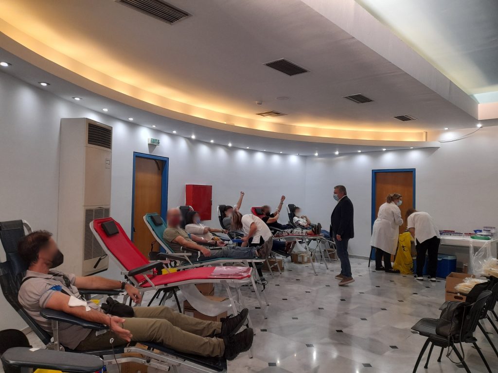 Σημαντική ενίσχυση στη Δημοτική Τράπεζα Αίματος από την εθελοντική αιμοδοσία στο Δημαρχείο Ιλίου 
