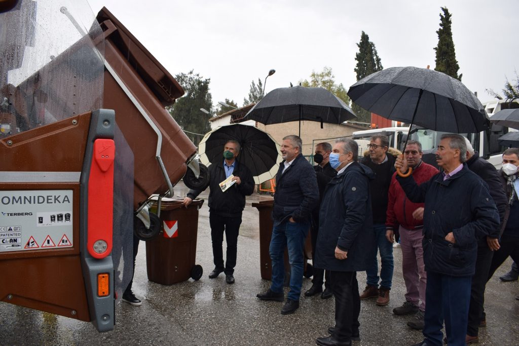 Με τέσσερα νέα απορριμματοφόρα και 1.277 καφέ κάδους στη μάχη της ανακύκλωσης ο Δήμος Ιλίου