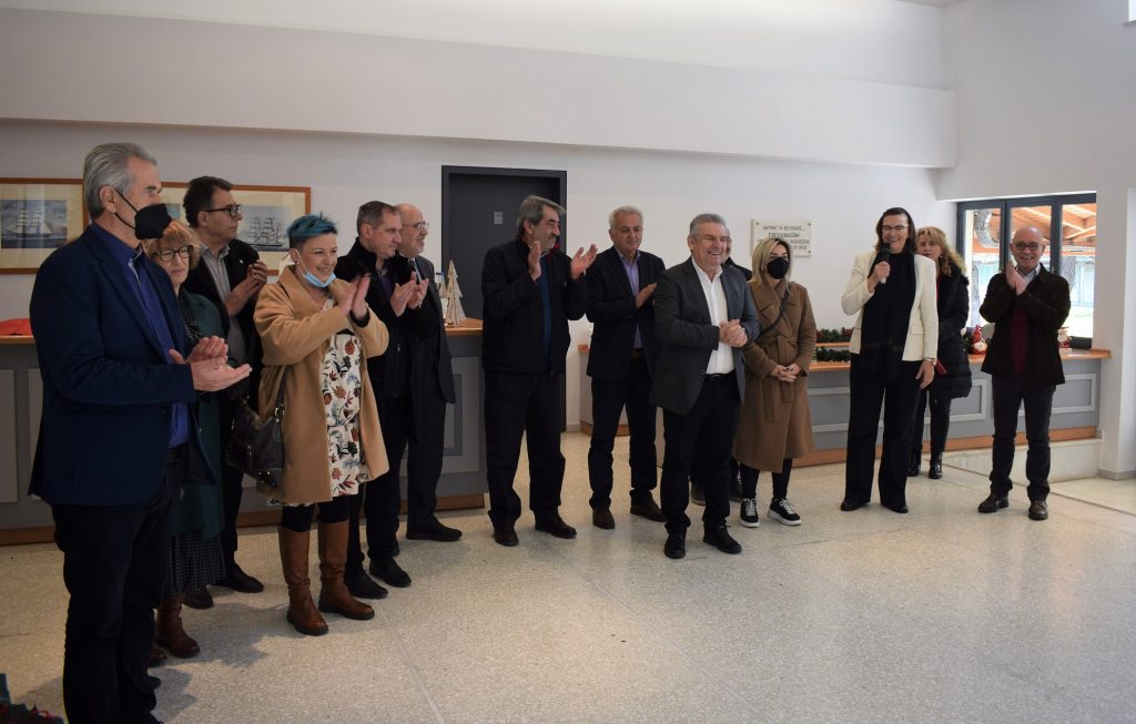 Θερμές ευχές και δώρα στις επισκέψεις του Δημάρχου Νίκου Ζενέτου σε Κέντρα και Δομές Φιλοξενίας στο Ίλιον