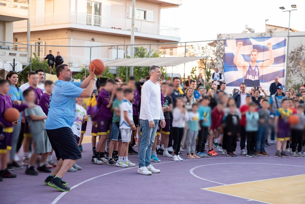 Το όνομα του βετεράνου καλαθοσφαιριστή Δημήτρη Παπανικολάου έδωσε ο Δήμος Ιλίου στο γήπεδο από όπου ξεκίνησε τα πρώτα του βήματα