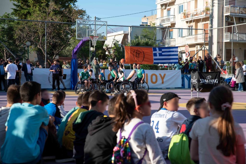 Το όνομα του βετεράνου καλαθοσφαιριστή Δημήτρη Παπανικολάου έδωσε ο Δήμος Ιλίου στο γήπεδο από όπου ξεκίνησε τα πρώτα του βήματα