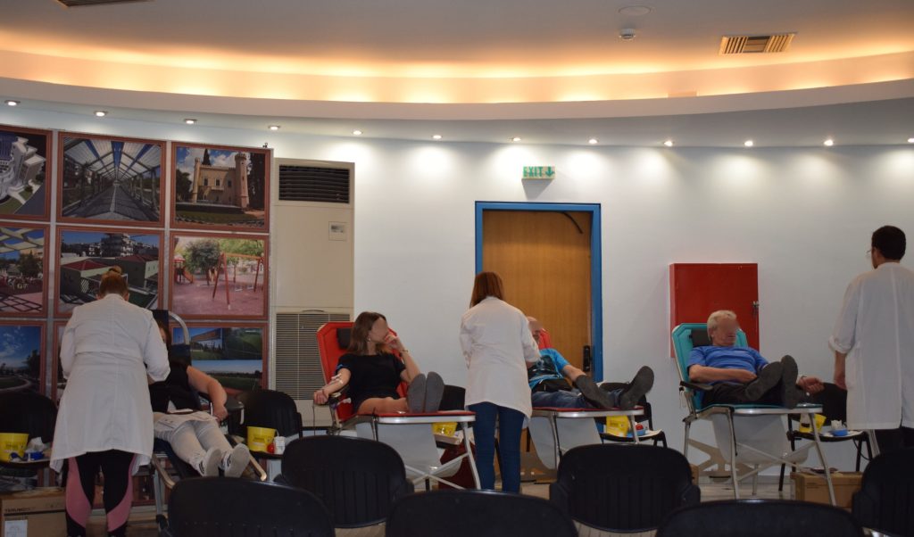 Μεγάλη η προσέλευση στη διήμερη εθελοντική αιμοδοσία του Δήμου Ιλίου