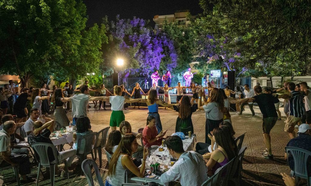 Μουσικές βραδιές με ζωντάνια και μελωδίες στις γειτονιές του Ιλίου