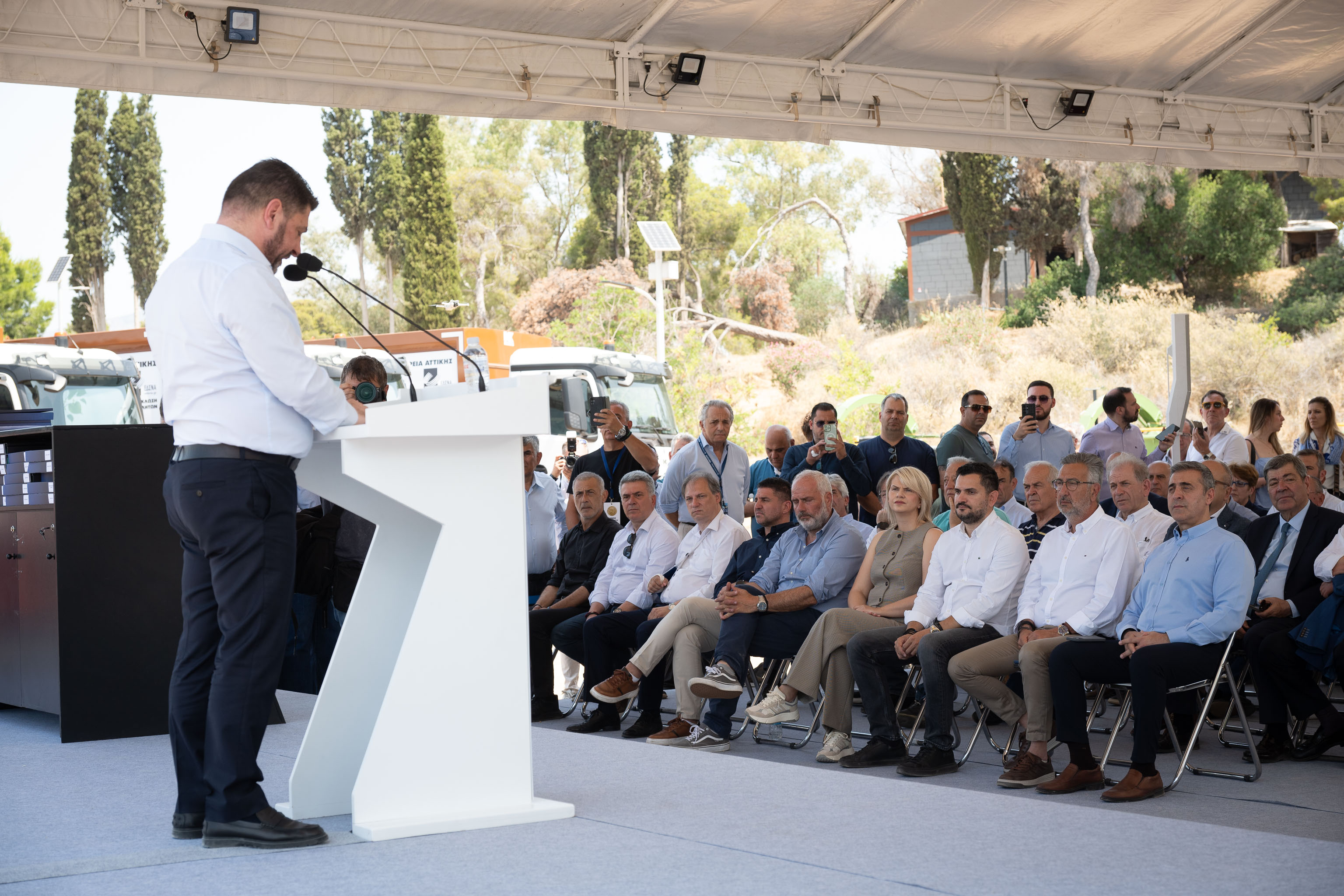 Παραλαβή απορριμματοφόρων για βιοαπόβλητα 