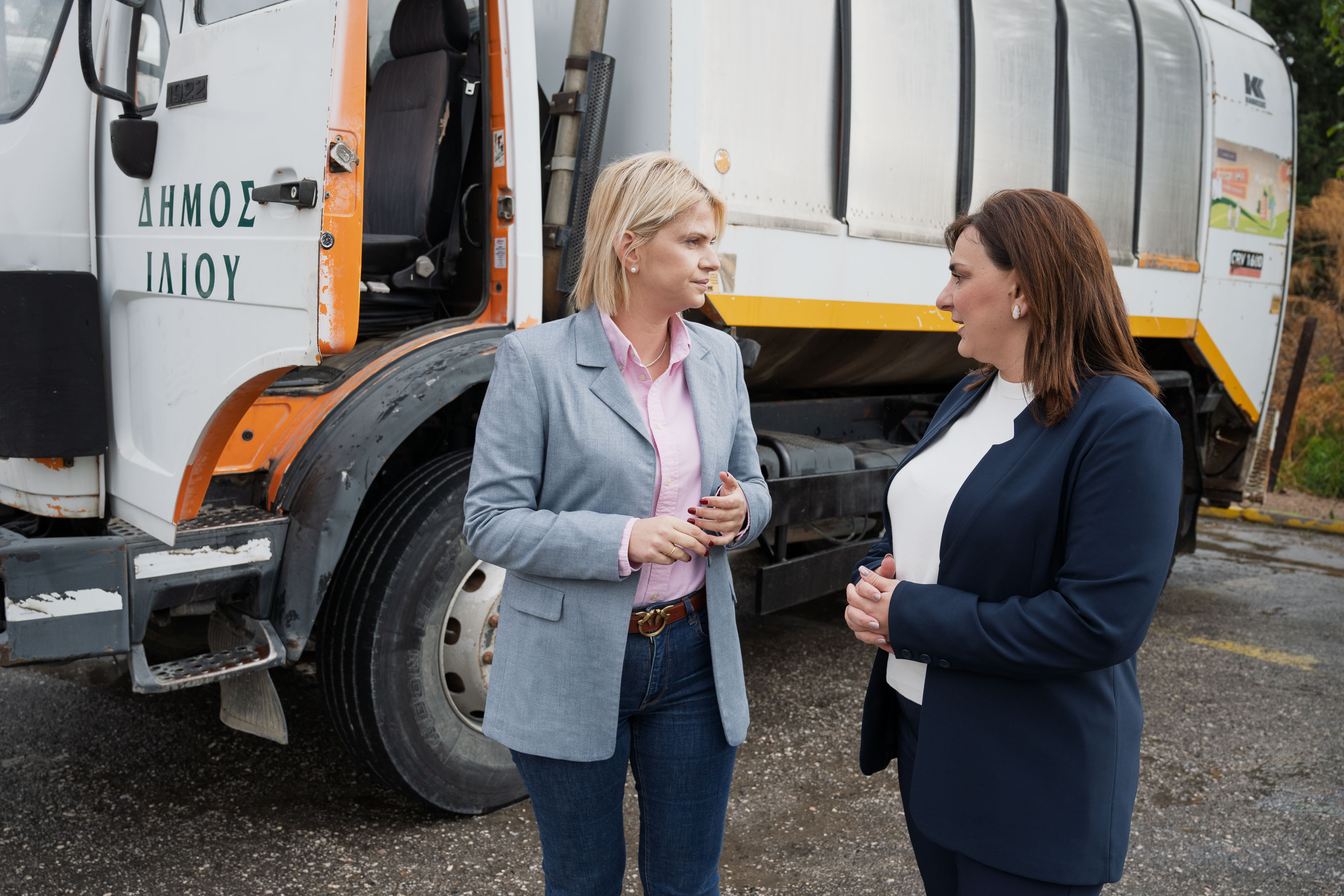 Ο Δήμος Ιλίου στηρίζει τον Δήμο Αμφίκλειας - Ελάτειας με την παραχώρηση απορριμματοφόρου οχήματος